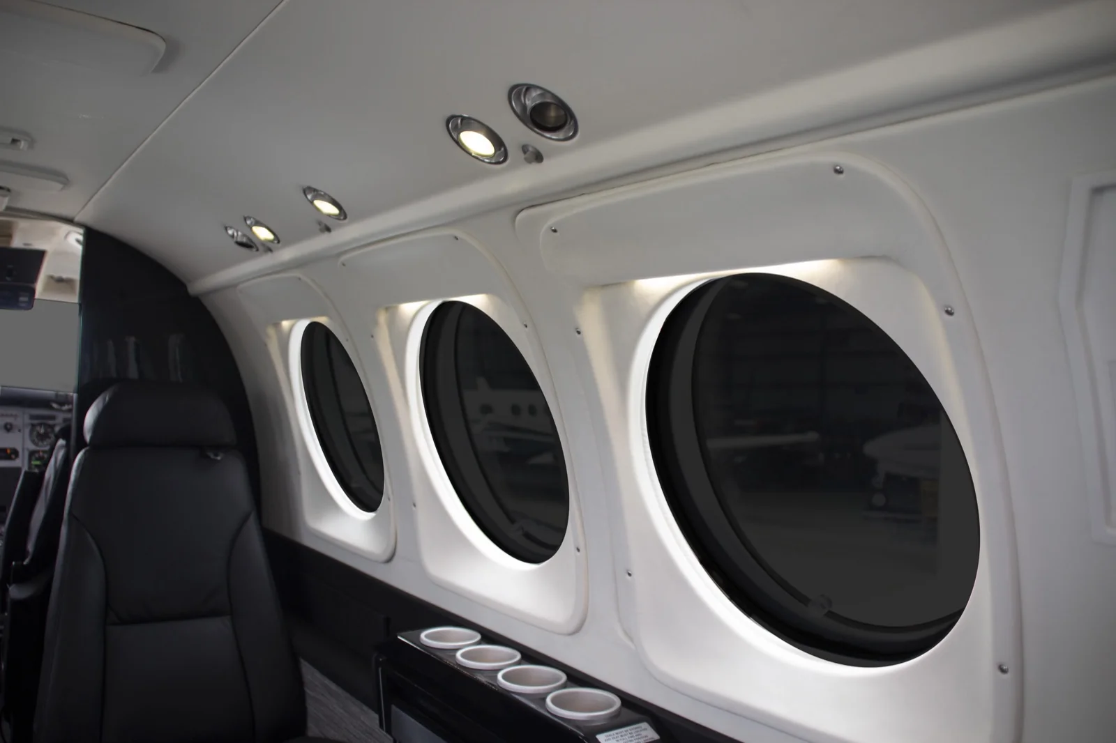 King Air 90, 100, 200, B200, 250 LED Cabin Lighting King Air 90, 100, 200, B200, 250 LED Cabin Lighting